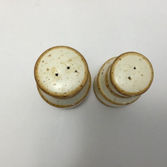 Vintage Laurentian Pottery Salt & Pepper shakers - Picture 3 of 6